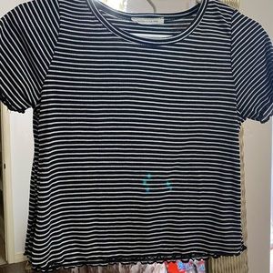 Black and white ribbed T-shirt